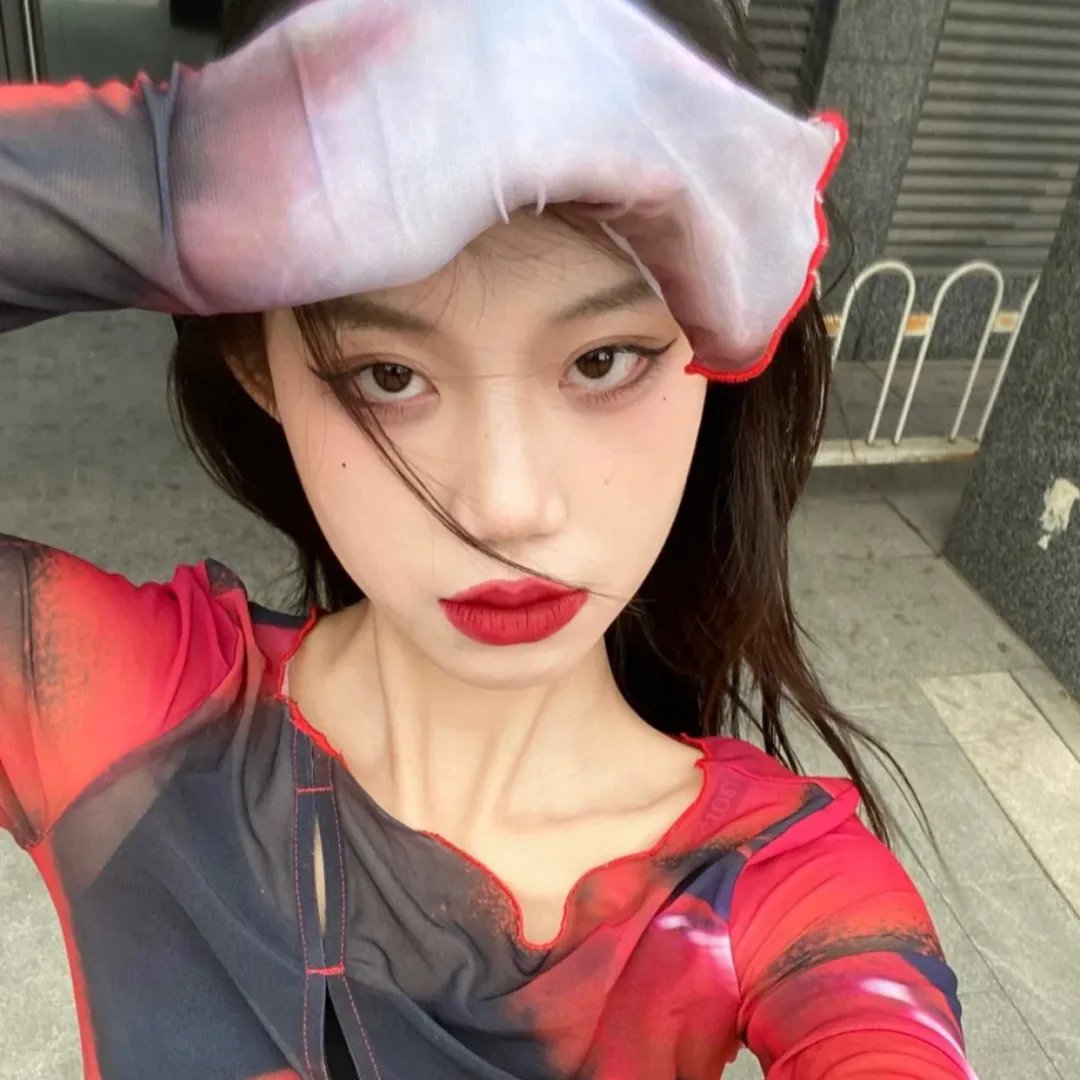 弱比少男闯女校